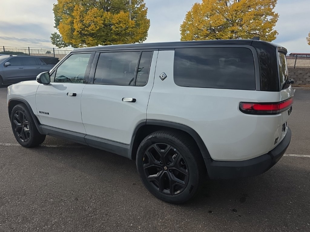 Used 2025 Rivian R1S Adventure Dual AWD/4WD image 4