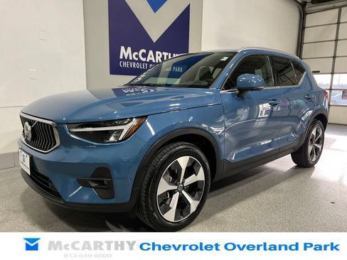 Used 2025 Volvo XC40 B5 Plus AWD/4WD image 9