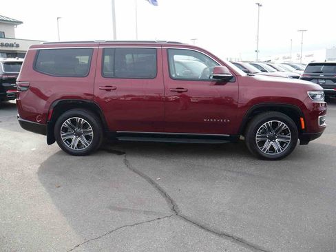 Used 2022 Jeep Wagoneer Series III w/ Flexible Seating Group image 23