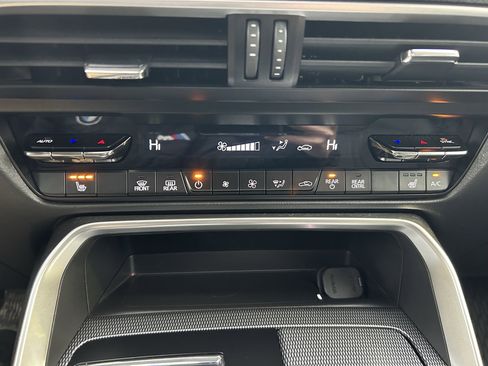 Used 2024 MAZDA CX-90 3.3 Turbo w/ Preferred Plus image 22