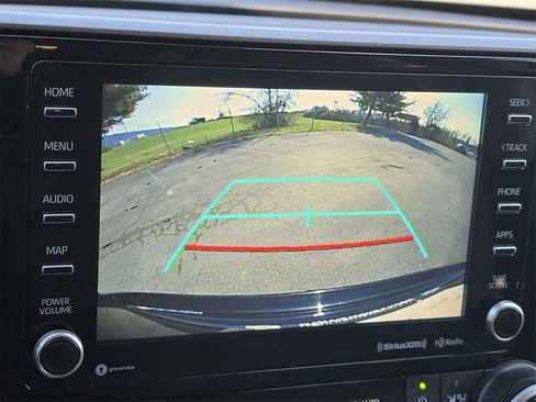 Used 2021 Toyota Highlander LE image 30