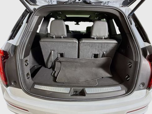 Used 2025 Cadillac XT6 Luxury FWD image 28