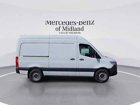 Used 2025 Mercedes-Benz Sprinter 2500 image 9