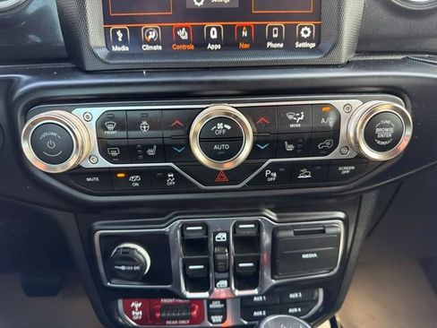 Used 2021 Jeep Wrangler Unlimited Rubicon w/ Xtreme Recon 35" Tire Package AWD/4WD image 24