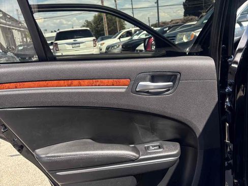 Used 2012 Chrysler 300 RWD image 10