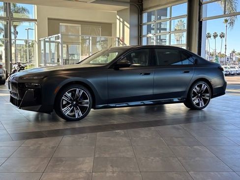 Used 2025 BMW 760i xDrive w/ Executive Package image 9