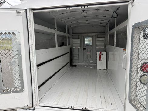 Used 2017 Ford E-350 and Econoline 350 Super Duty RWD image 6