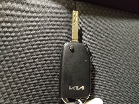 Used 2025 Kia Soul LX image 32