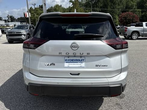 Used 2024 Nissan Rogue SV AWD/4WD image 4
