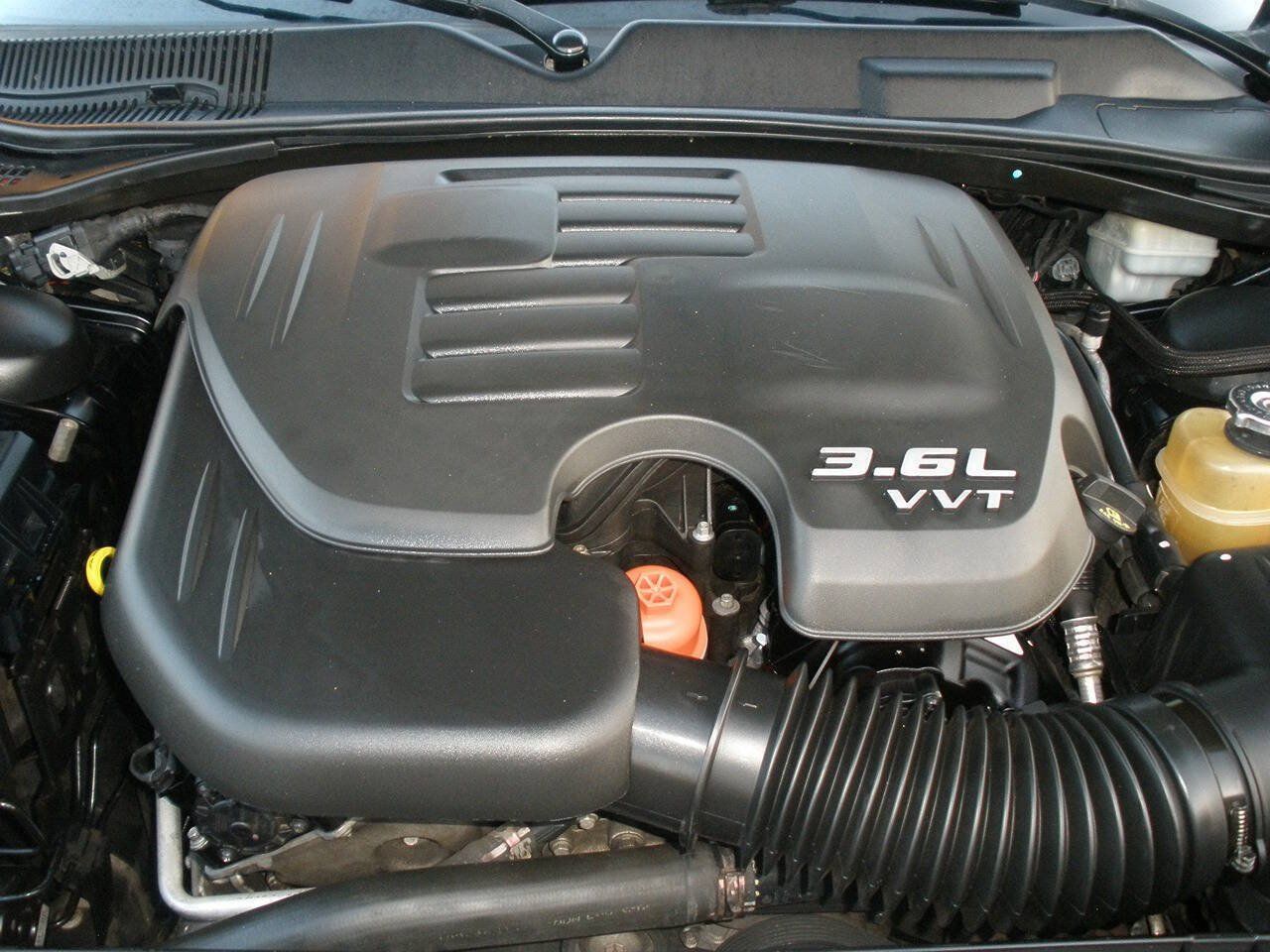 Used 2012 Dodge Challenger SXT Plus RWD image 12