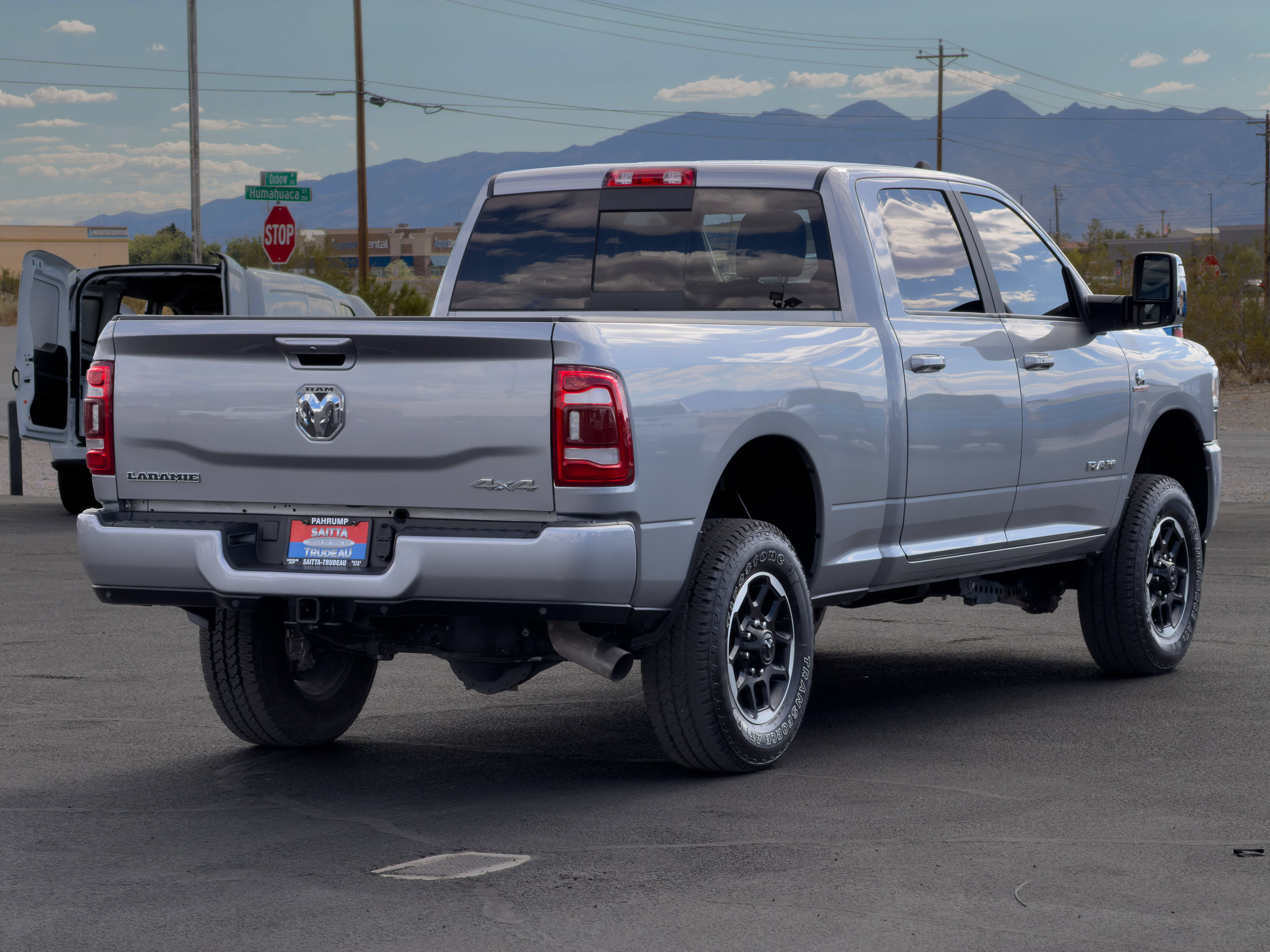 Used 2024 RAM 2500 Laramie AWD/4WD image 5