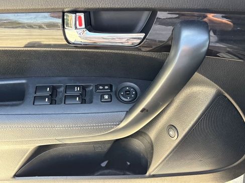 Used 2013 Kia Sorento EX image 16