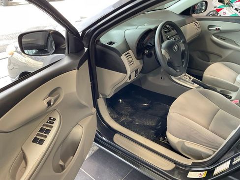 Used 2011 Toyota Corolla LE image 9