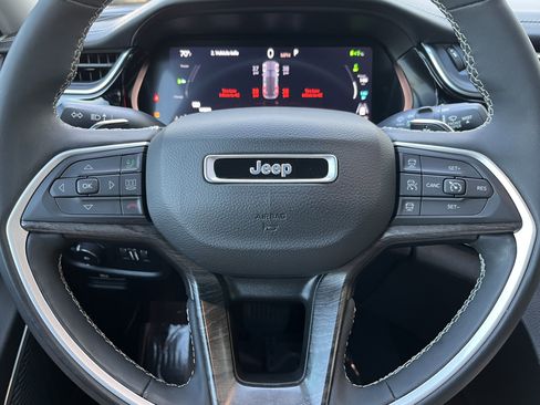 Used 2022 Jeep Grand Cherokee Limited 4xe image 22