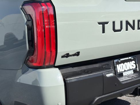 Used 2025 Toyota Tundra Limited AWD/4WD image 32