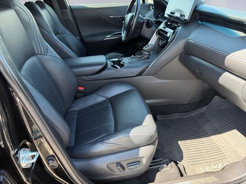 Used 2021 Toyota Venza Limited image 13