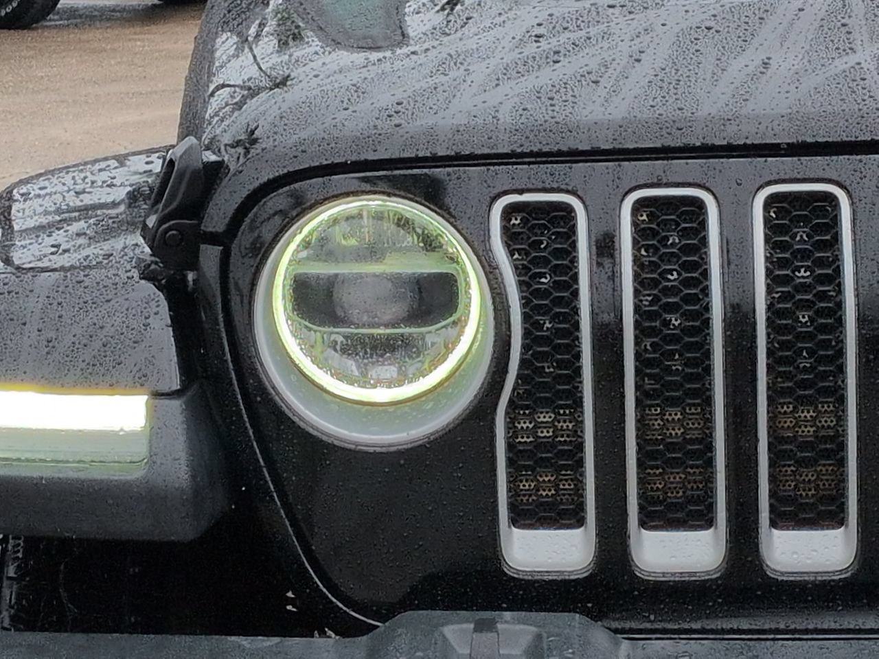 Used 2019 Jeep Wrangler Unlimited Sahara AWD/4WD image 9