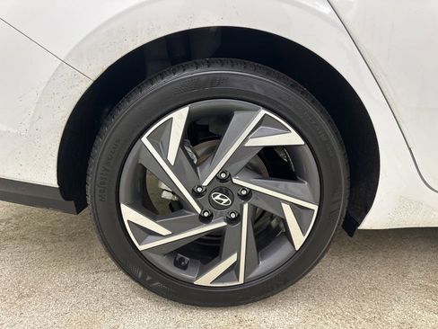 Used 2025 Hyundai Elantra Sport image 26