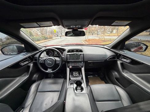 Used 2017 Jaguar F-PACE Premium image 30