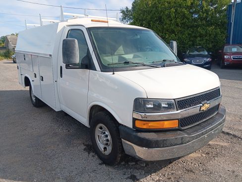 Used 2016 Chevrolet Express 3500 RWD image 7