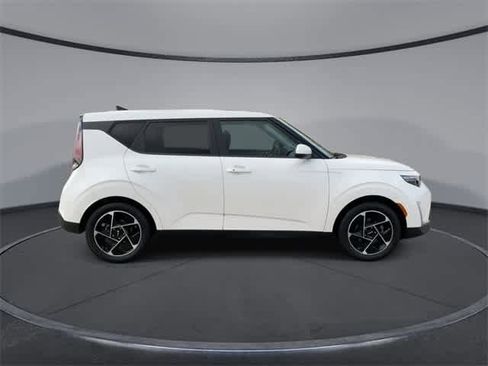 Used 2023 Kia Soul EX image 9