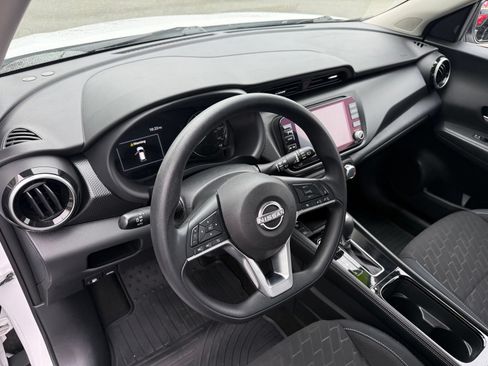 Used 2023 Nissan Kicks SV FWD image 14