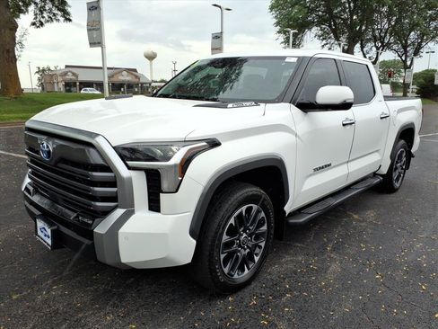 Used 2024 Toyota Tundra Limited w/ Power Package AWD/4WD image 3