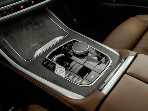 Used 2025 BMW X7 xDrive40i w/ M Sport Package image 34