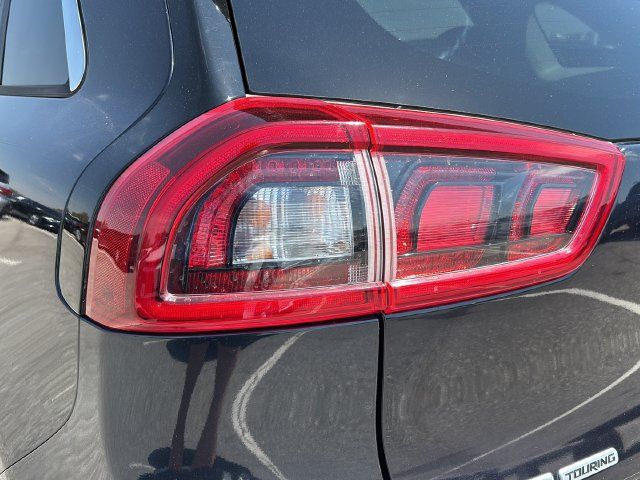 Used 2017 Kia Niro Touring w/ Advanced Technology Package FWD image 28
