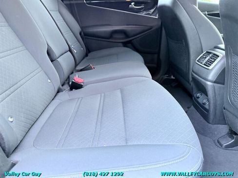 Used 2017 Kia Sorento FWD image 19