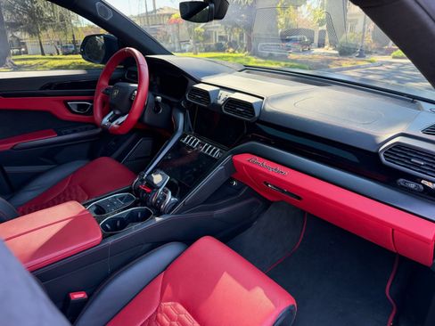 Used 2022 Lamborghini Urus AWD/4WD image 7