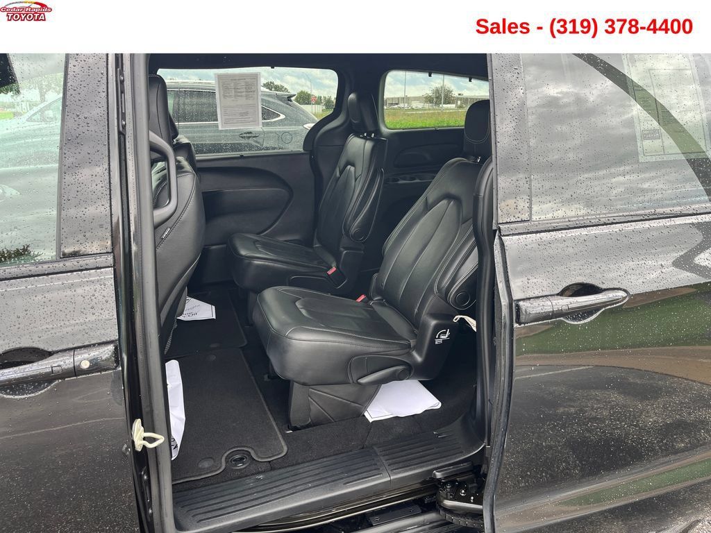 Used 2020 Chrysler Pacifica Touring-L w/ Advanced Safetytec Group FWD image 23