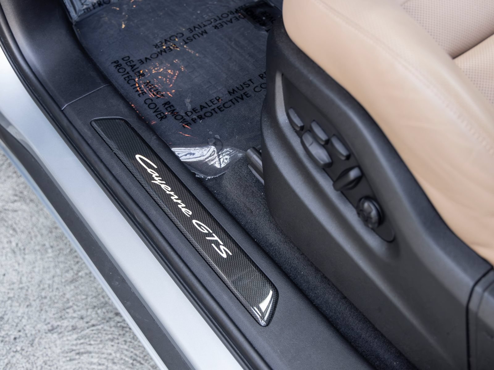 Certified 2025 Porsche Cayenne GTS AWD/4WD image 32