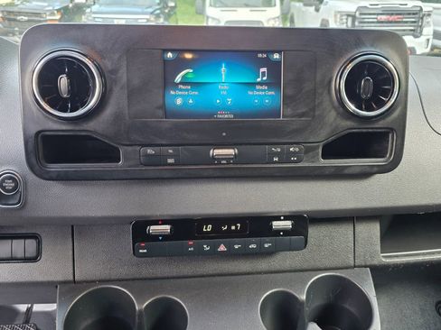 Used 2021 Mercedes-Benz Sprinter 2500 w/ Premium Package image 13
