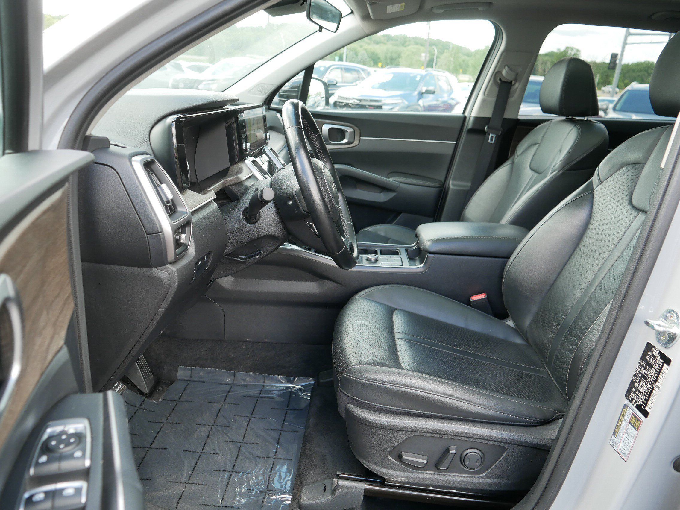 Used 2023 Kia Sorento S w/ Panoramic Sunroof Package AWD/4WD image 12