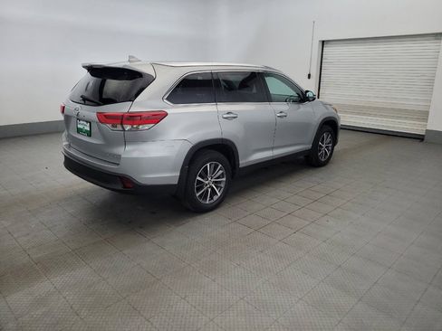 Used 2019 Toyota Highlander XLE AWD/4WD image 10