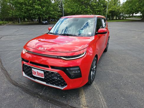 Used 2022 Kia Soul Turbo FWD image 2