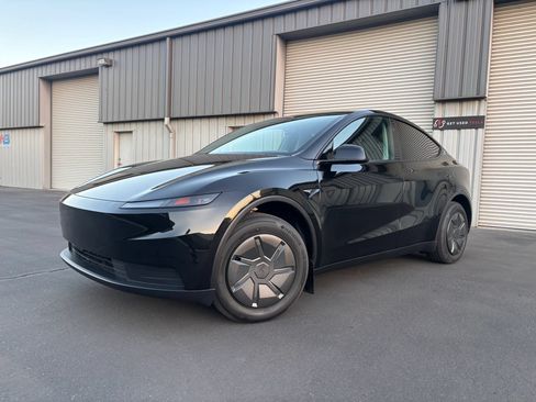 Used 2026 Tesla Model Y 2WD image 5