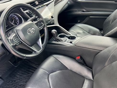 Used 2020 Toyota Camry XLE w/ Sunroof Package image 7