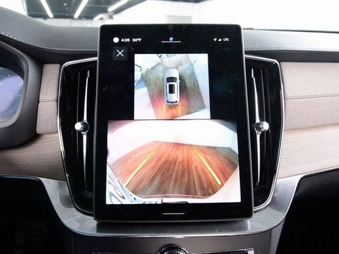 Certified 2025 Volvo XC90 T8 Plus w/ Protection Package Premier image 16