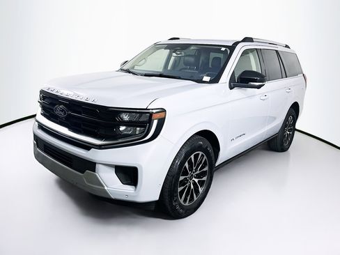 Used 2025 Ford Expedition Platinum AWD/4WD image 3