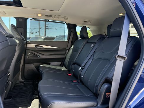 Certified 2023 INFINITI QX60 Luxe w/ Vision Package image 8