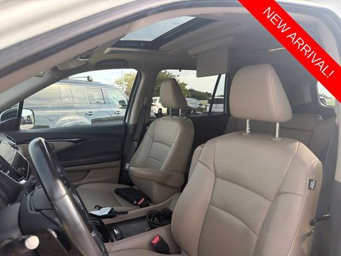 Used 2021 Honda Pilot Touring image 8