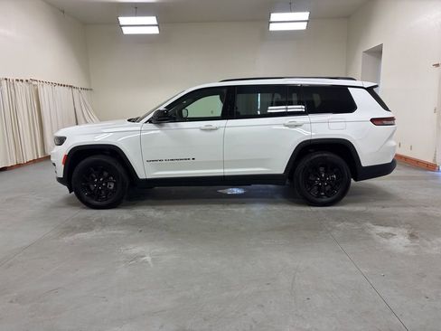 Used 2024 Jeep Grand Cherokee L Laredo AWD/4WD image 5