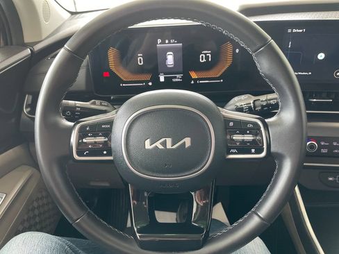 Used 2026 Kia Carnival FWD image 13