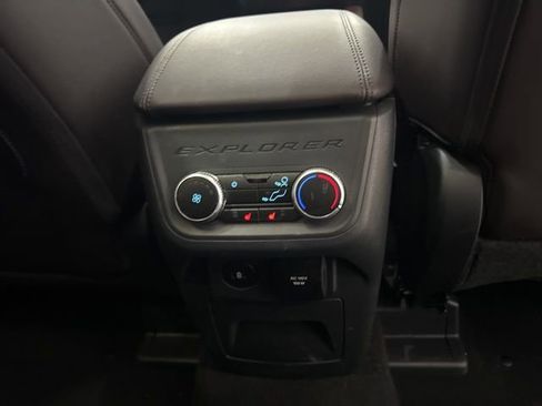 Used 2025 Ford Explorer Platinum image 16