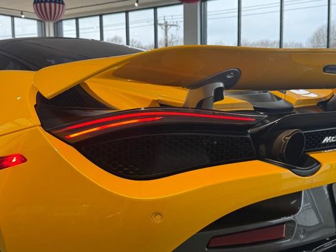 Used 2019 McLaren 720S image 21