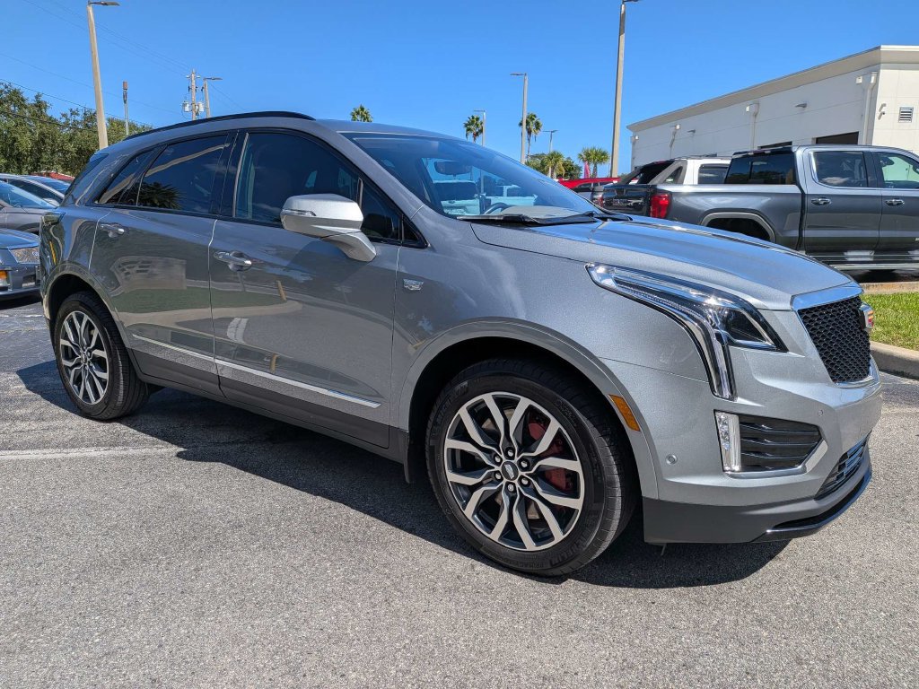 Used 2024 Cadillac XT5 Sportv w/ Platinum Package AWD/4WD image 2
