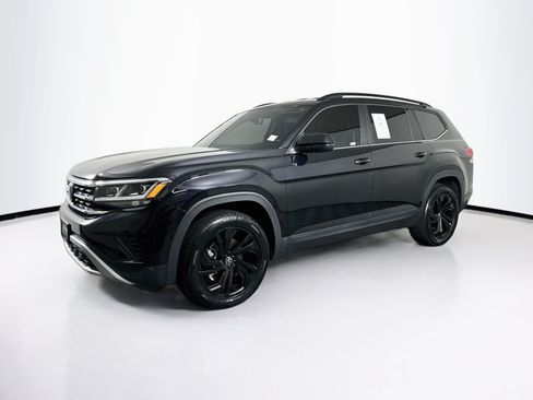 Used 2023 Volkswagen Atlas SE w/ Black Wheel Package FWD image 3