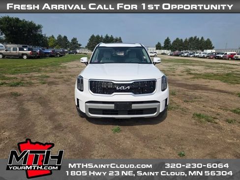 Used 2024 Kia Telluride EX w/ EX Captain's Chair Package AWD/4WD image 3